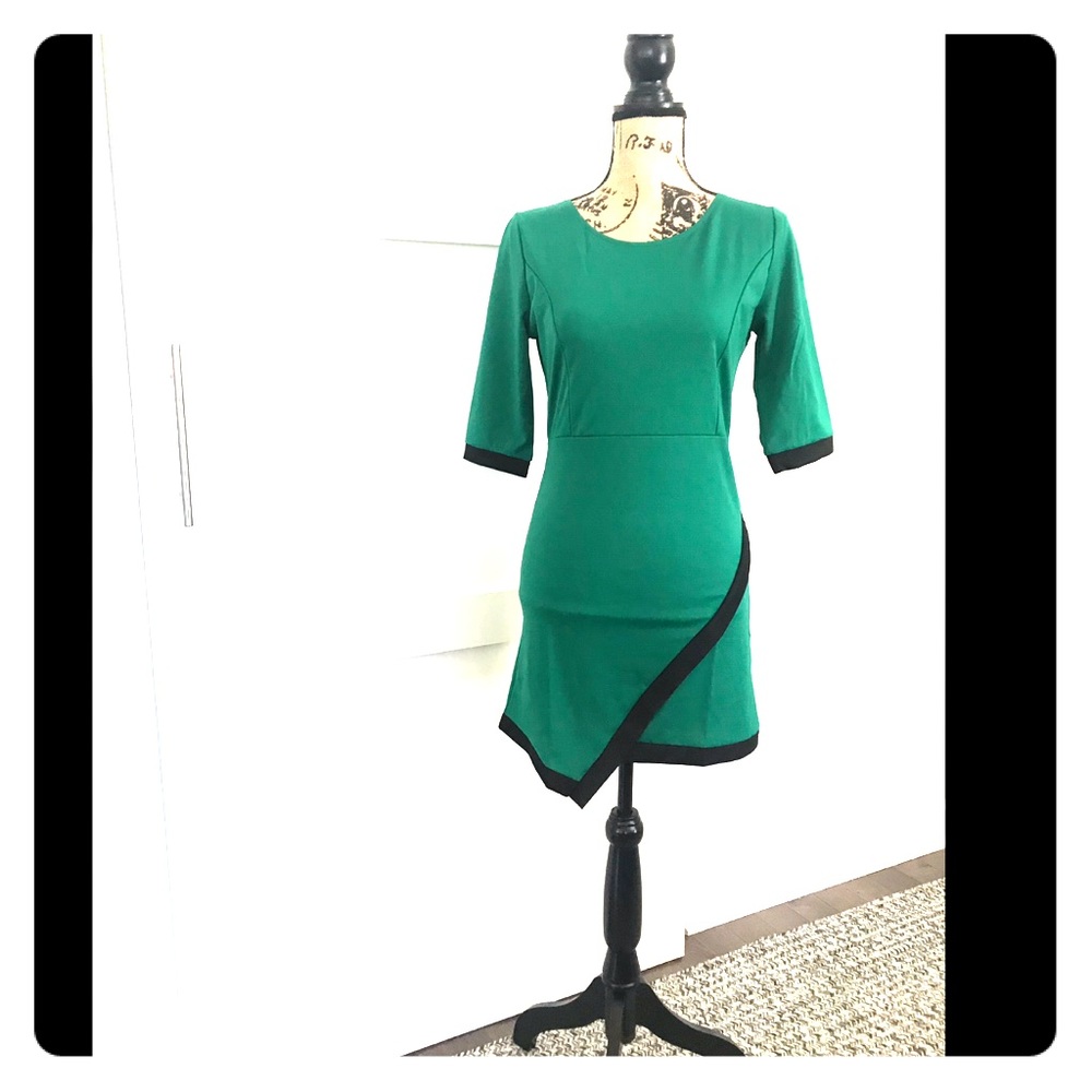 NWT Lupsona Green Asymmetrical dress 👗